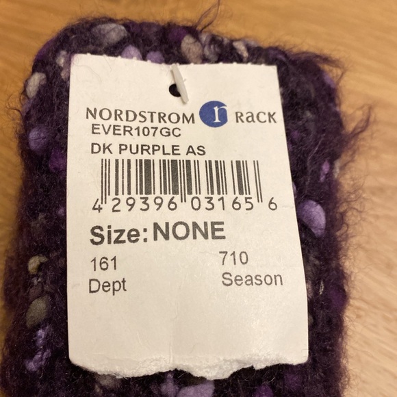 PREVIEW International purple knit gloves. NWT! Soft and stretchy. One size. - Picture 4 of 7
